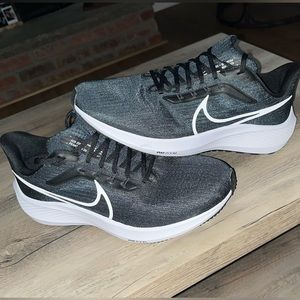 Nike Air Zoom Pegasus 37 4E Wide Shoes